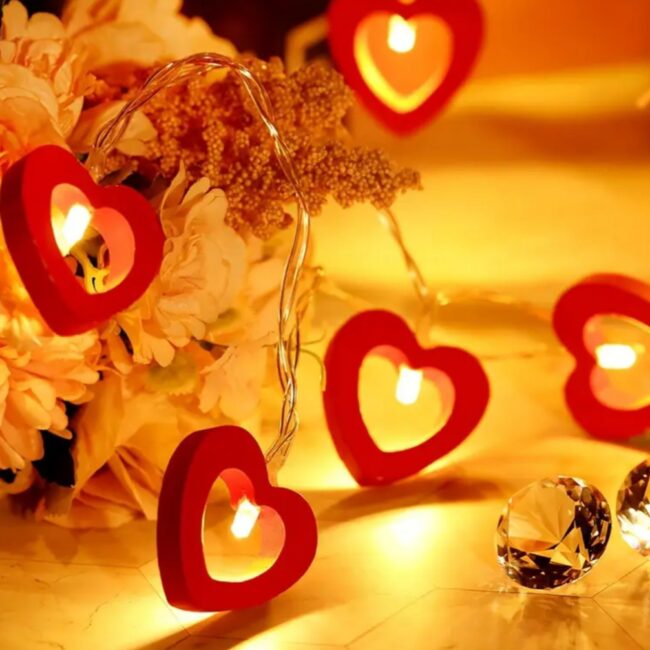 🌟 سلسلة أضواء LED على شكل قلوب حمراء