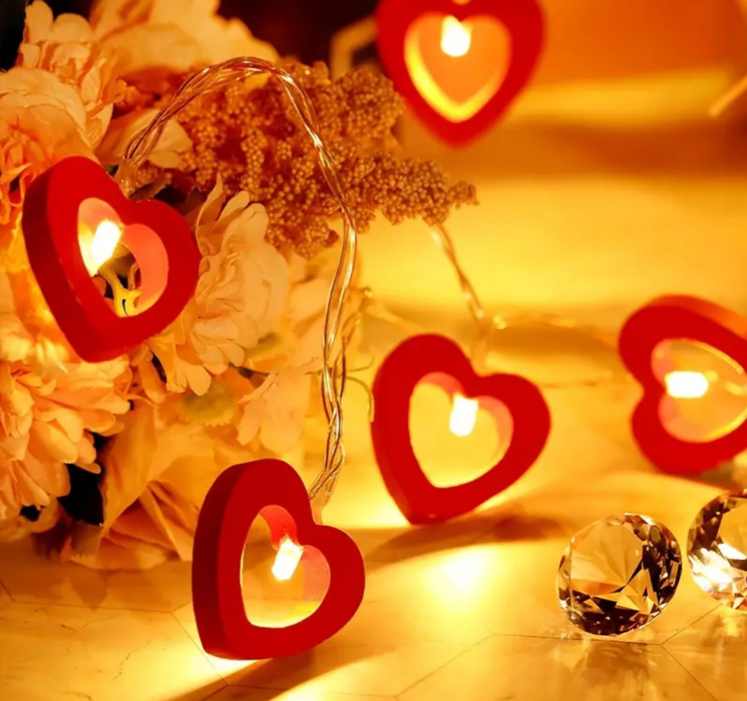 🌟 سلسلة أضواء LED على شكل قلوب حمراء