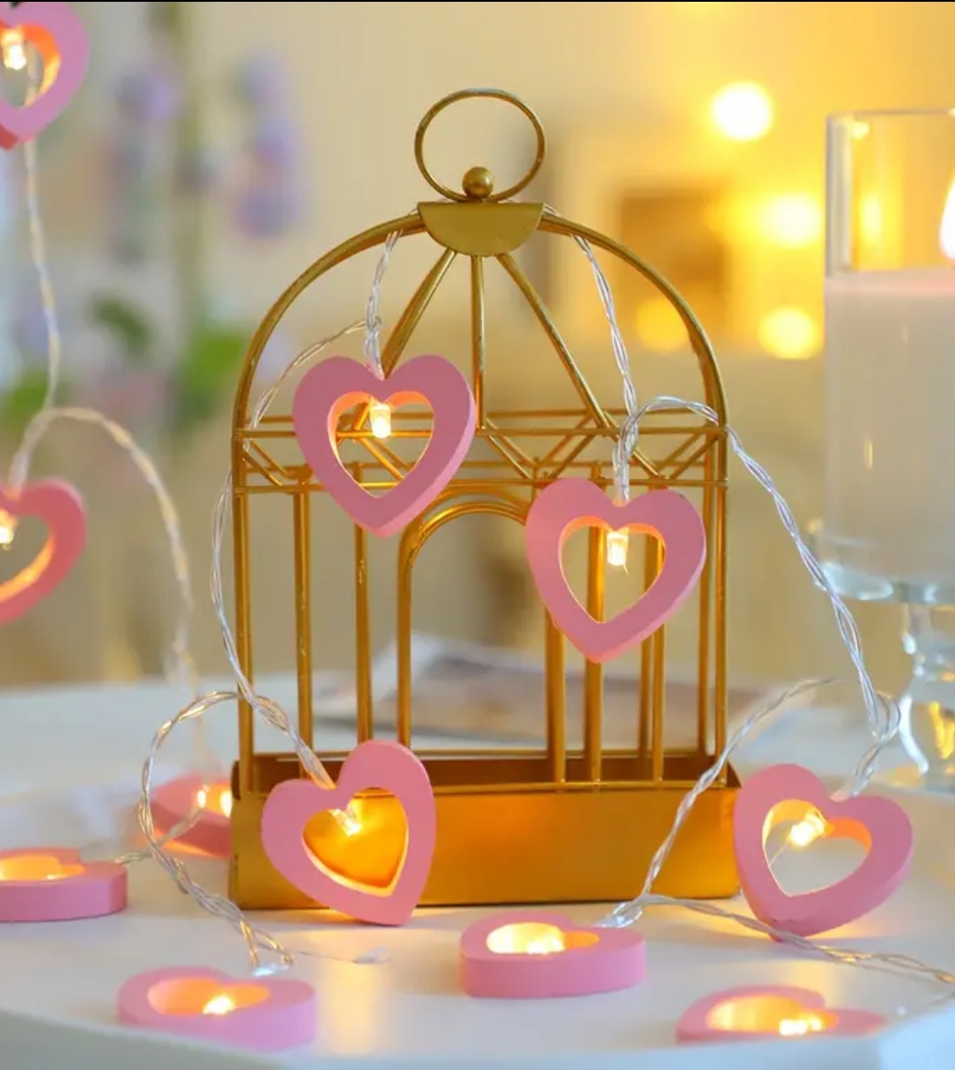 🌟 سلسلة أضواء LED على شكل قلوب وردية
